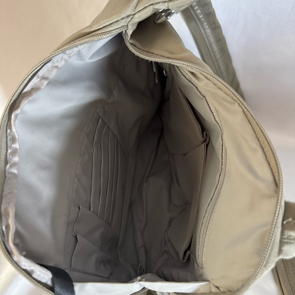 TRAVELON Anti Theft Classic Crossbody Bag In Nutmeg Rock With Adjustable Strap - Picture 6 of 11